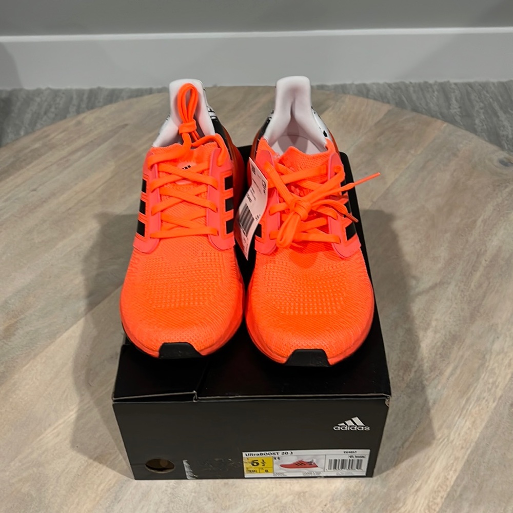 Adidas ULTRABOOST 20 SHOES JUNIOR size 6.5 equivalent to women’s 8.5.